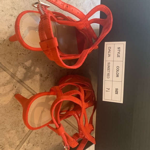 Red saks fifth avenue heels - Picture 6 of 6